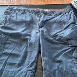 Navy blue men’s cargo shorts size 40